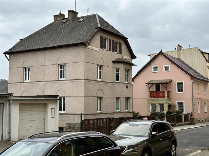 Rodinný dům se dvěma bytovými jednotkami, zahradou a garáží, Škroupova, Děčín II - Nové Město
