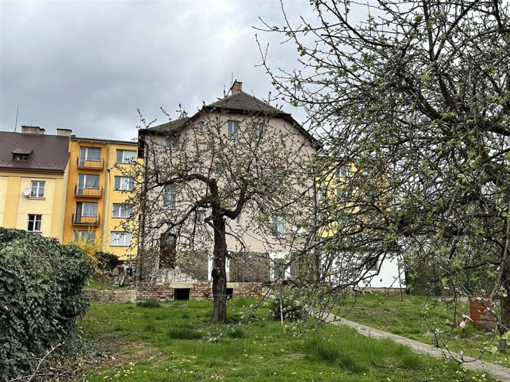 Rodinný dům se dvěma bytovými jednotkami, zahradou a garáží, Škroupova, Děčín II - Nové Město