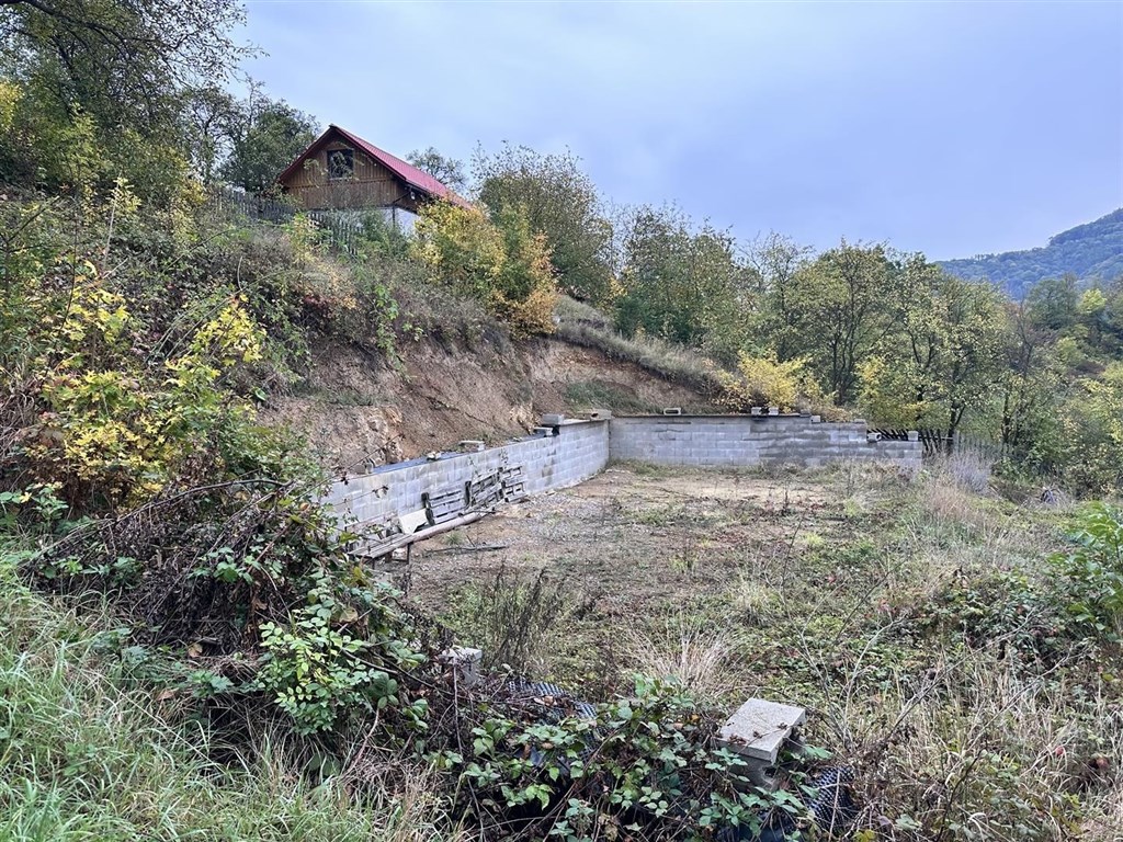 Stavební pozemek (2.519 m2), Povrly