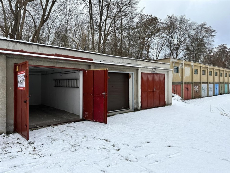 Řadová přízemní garáž, Cihelná ulice, Děčín IV - Podmokly