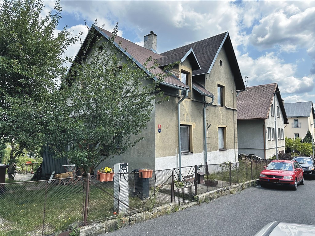 Rodinný dům s garáží a velkou zahradou, Hviezdoslavova, Děčín VII - Chrochvice 