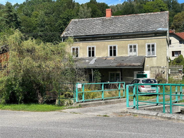 Venkovský rodinný dům s velkou zahradou, obec Janská, okres Děčín