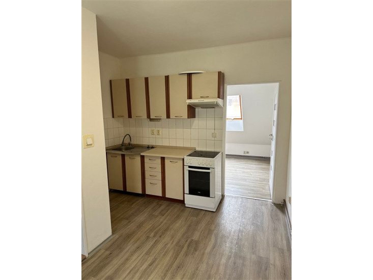 Pronájem podkrovního bytu 2+1 (65 m2), OV, Revoluční náměstí, Děčín IV - Podmokly