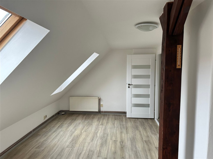 Pronájem podkrovního bytu 2+1 (65 m2), OV, Revoluční náměstí, Děčín IV - Podmokly