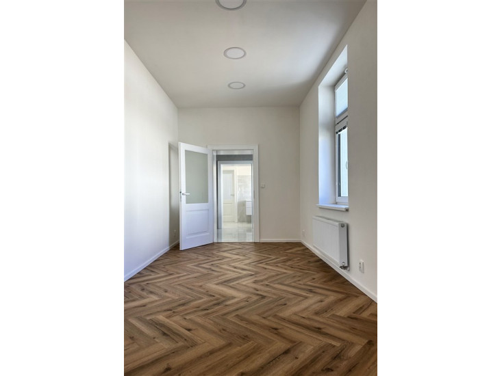 Byt 4+1 s balkonem (156 m2), OV, Husovo nám., Děčín IV - Podmokly