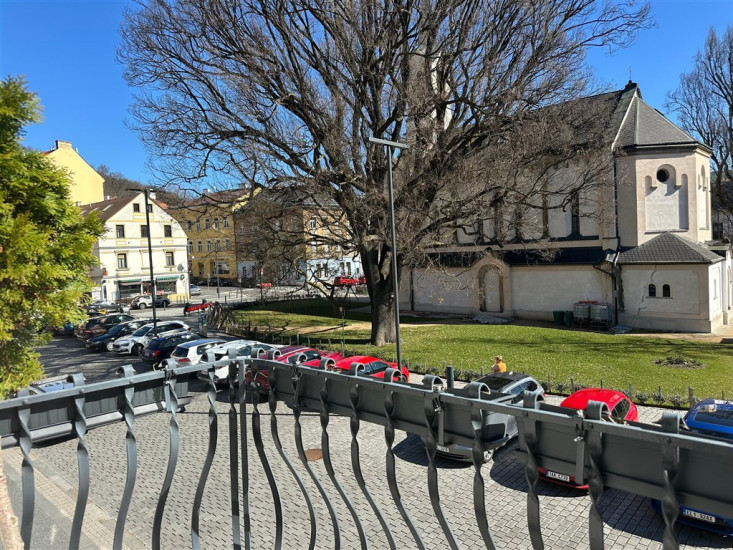 Byt 4+1 s balkonem (156 m2), OV, Husovo nám., Děčín IV - Podmokly