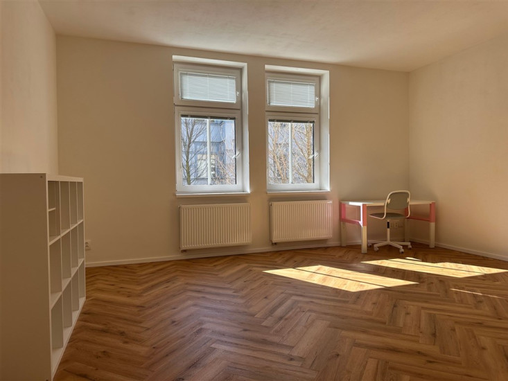 Byt 4+1 s balkonem (156 m2), OV, Husovo nám., Děčín IV - Podmokly