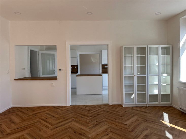 Byt 4+1 s balkonem (156 m2), OV, Husovo nám., Děčín IV - Podmokly