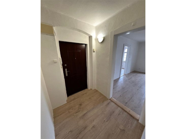 Pronájem bytu 2+1 (54 m2) se společnou zahradou, Žerotínova, Děčín III - Staré Město 