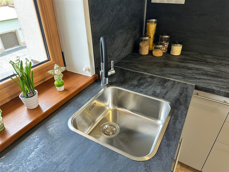 Pronájem bytu 2+1 (54 m2) s balkonem, zahradou a garáží, Vítězství, Děčín XXXIII - Nebočady