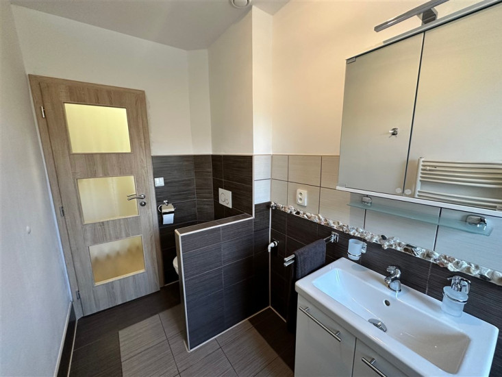 Pronájem bytu 2+1 (54 m2) s balkonem, zahradou a garáží, Vítězství, Děčín XXXIII - Nebočady