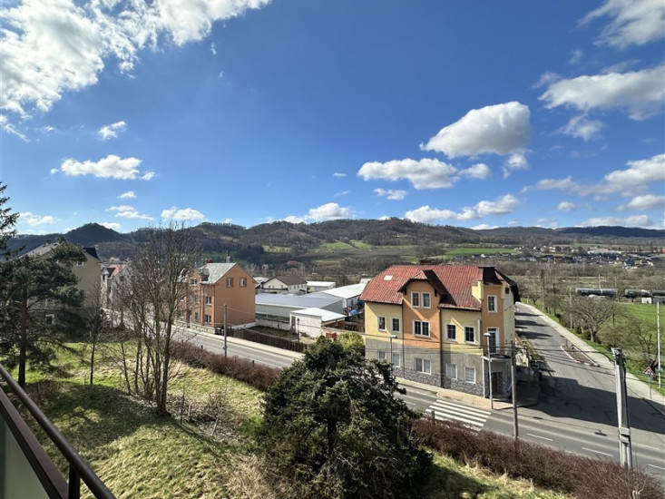 Pronájem bytu 2+1 (54 m2) s balkonem, zahradou a garáží, Vítězství, Děčín XXXIII - Nebočady
