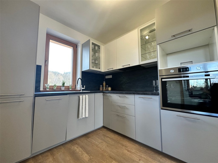 Pronájem bytu 2+1 (54 m2) s balkonem, zahradou a garáží, Vítězství, Děčín XXXIII - Nebočady